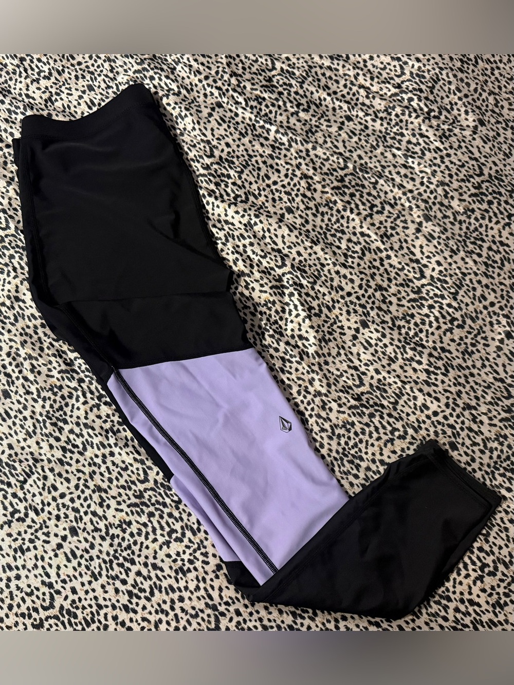 🖤Volcom 100% Polyester Leggings🖤